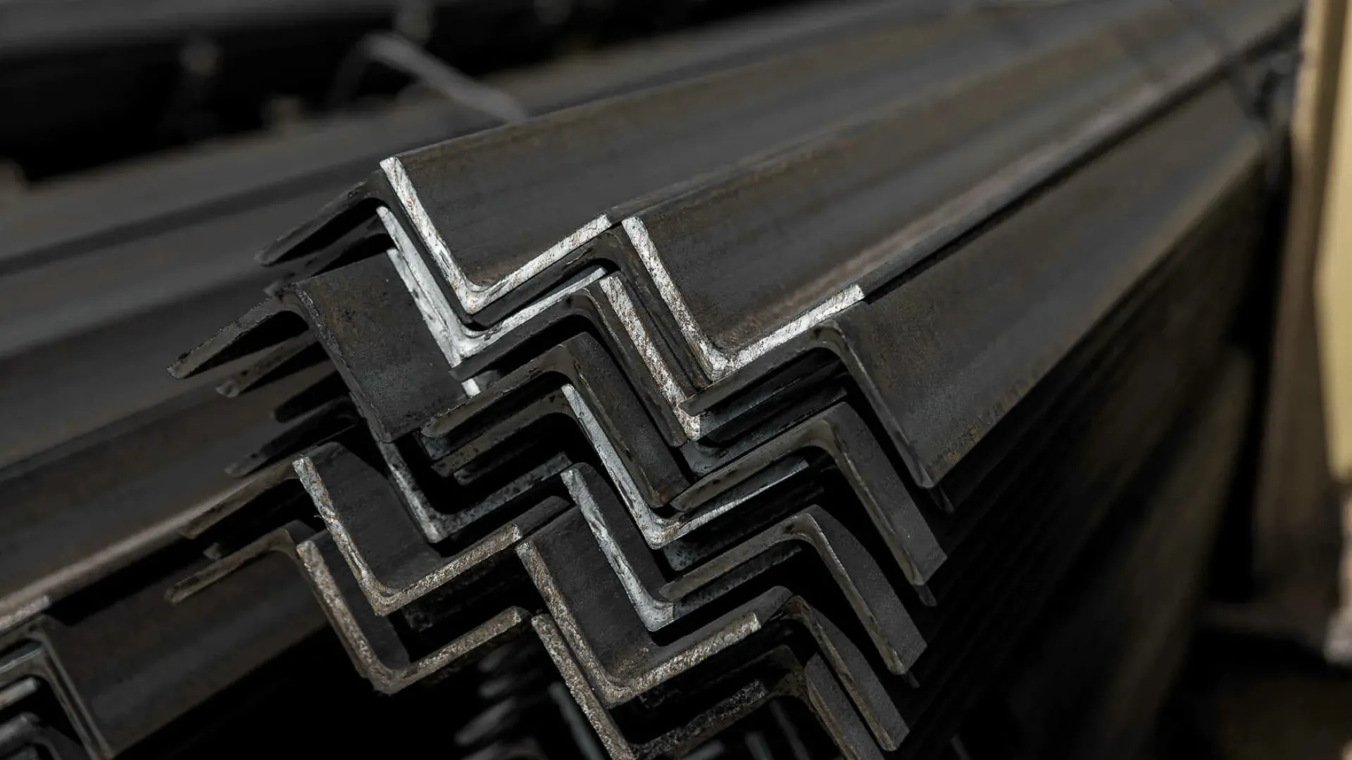 Уголок БУ 100х100 мм 10 мм